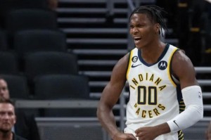  步行者哈利伯顿伤退，季后赛前景蒙阴影  