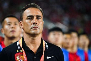 杏彩体育平台- 美因茨主帅变阵三中卫，防守漏洞仍难填补  